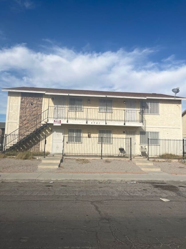 Building Photo - 4741 Corsaire Ave