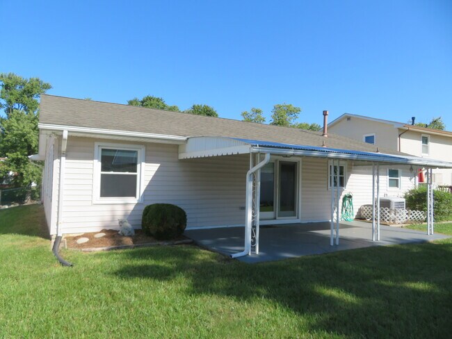Building Photo - 7895 Pavilion Dr