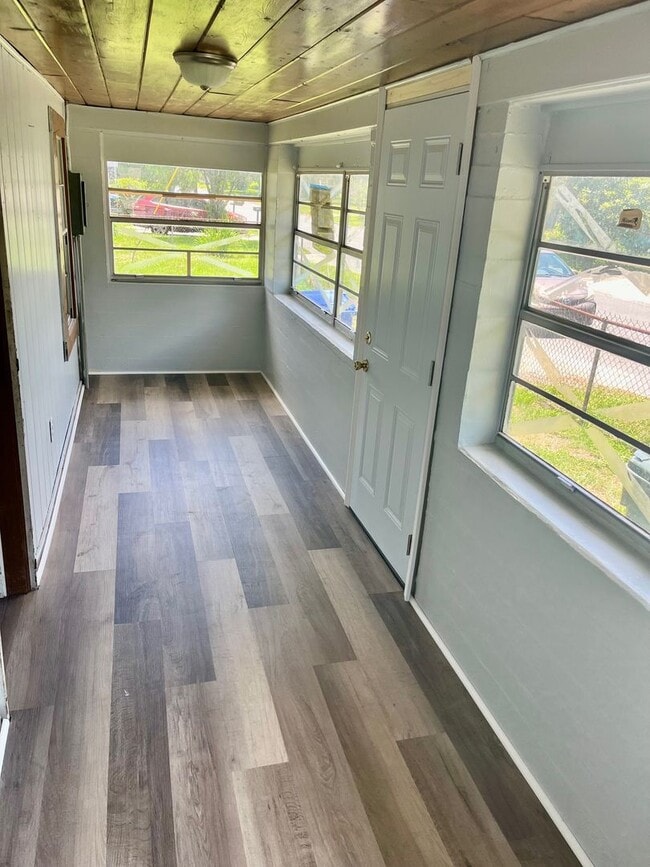 Foto del edificio - Beautifully Remodeled Lakeland 3BR/1BA Hom...