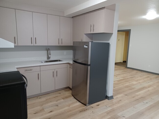 Photo du bâtiment - 191 Lakeshore Rd E