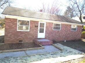 Building Photo - 322 N Hoskins Rd