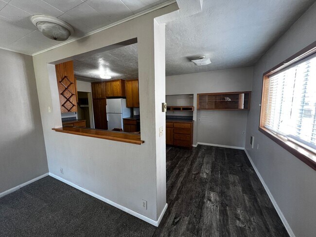 Foto del edificio - 3- bedroom 2-bathroom home in Pleasant Hill