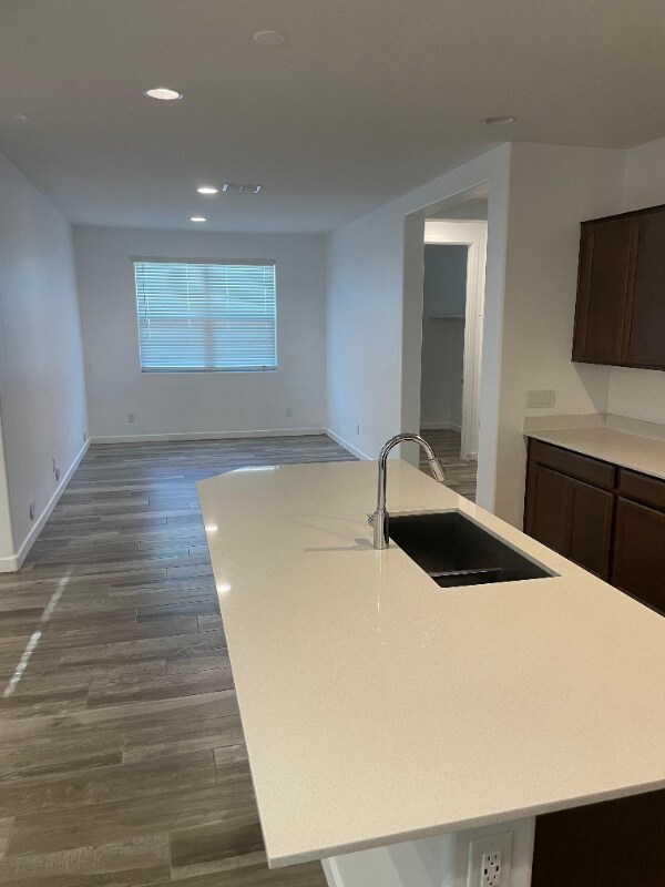 Foto del edificio - 18796 W Cameron Dr