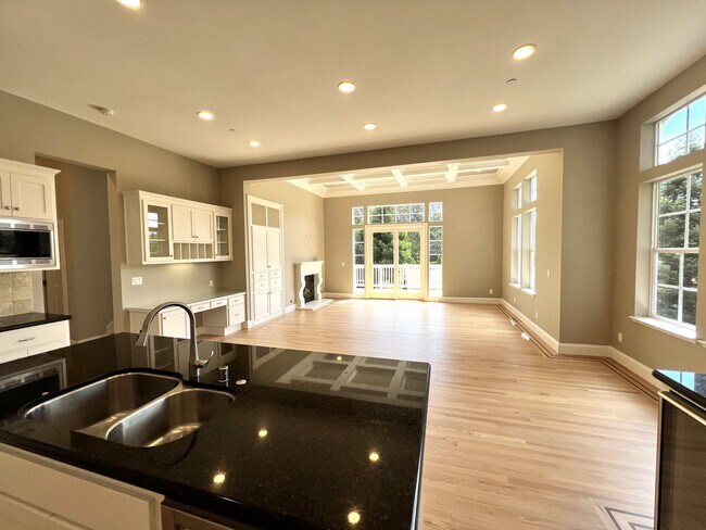 Building Photo - FABULOUS UPDATED FOUR BEDROOM TWO AND HALF...