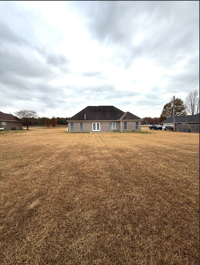 Foto del edificio - 4 bedroom 2.5 bath home