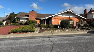 Building Photo - 2330 Longview Dr