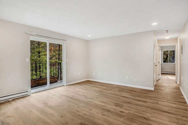 Foto del edificio - 5615 Happy Hollow Rd