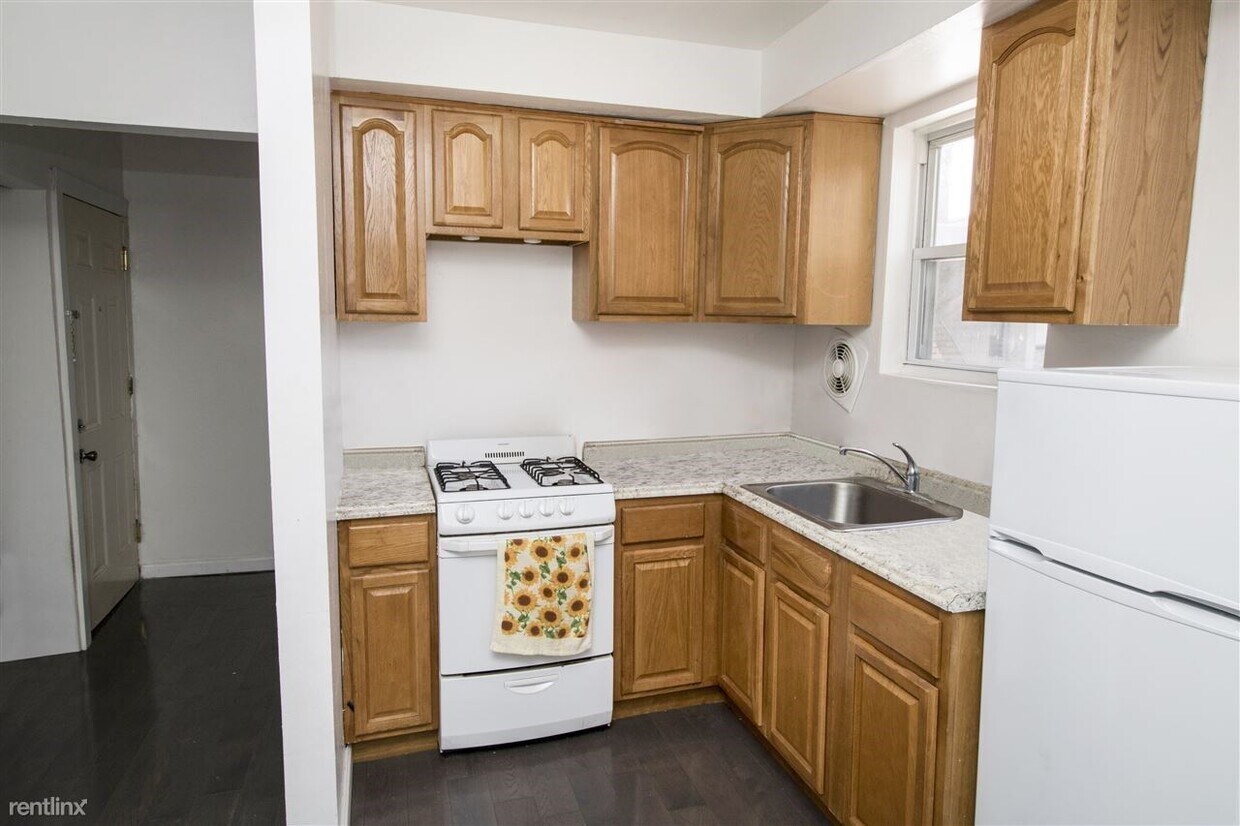 Primary Photo - 2 br, 1 bath Triplex - 318 40th St