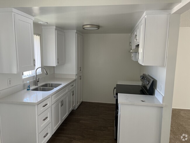 Building Photo - 1030 W 159th St