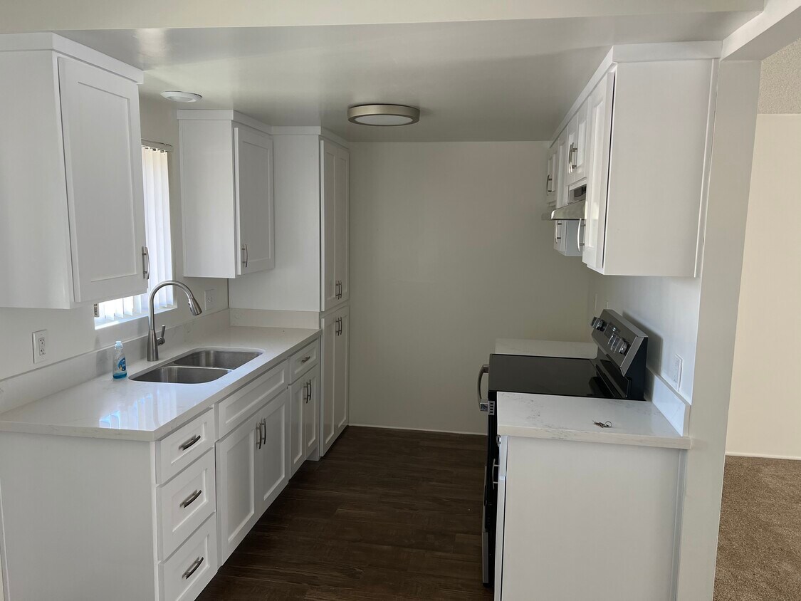 Foto principal - 1030 W 159th St