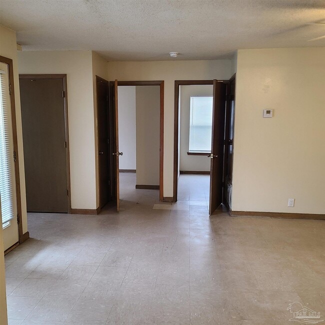 Building Photo - 1800 W Belmont St