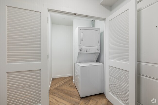 1 dormitorio, 1 baño - 626 pies cuadrados - Lavandería dentro de la unidad - L39 Group
