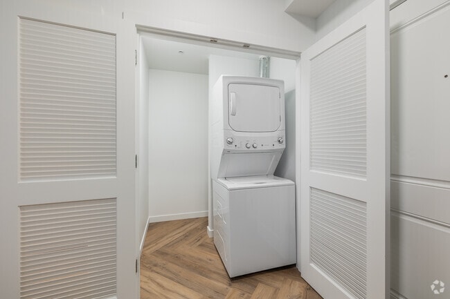 1BR, 1BA - 626SF - In-Unit Laundry - L39 Group