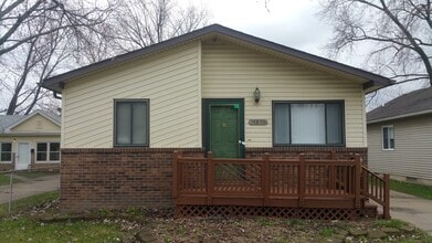 Building Photo - 14896 Alberta Ave