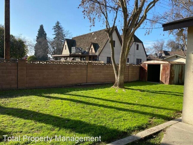 Building Photo - 3 br, 2 bath House - 955 E. Sycamore Ave.