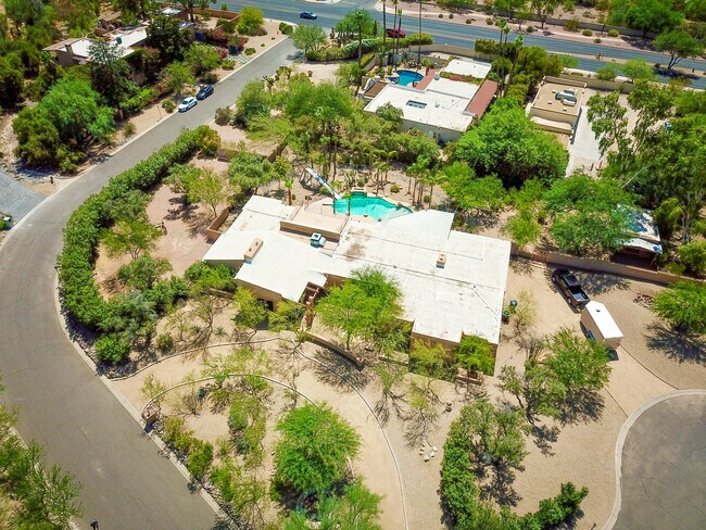 Building Photo - 4912 E Arroyo Verde Dr