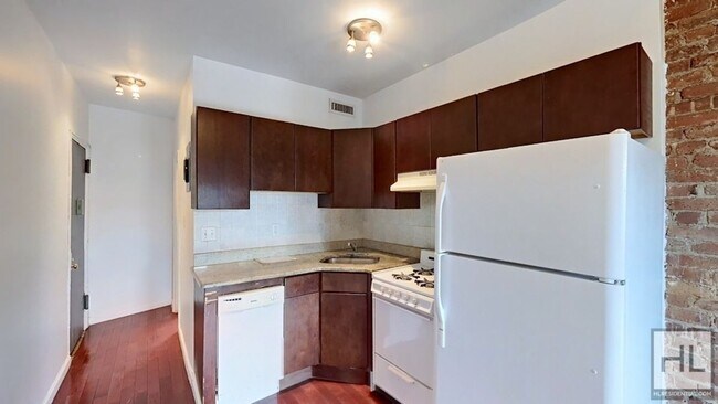 Foto del edificio - Crown Heights 1-Bed 1-Bath
