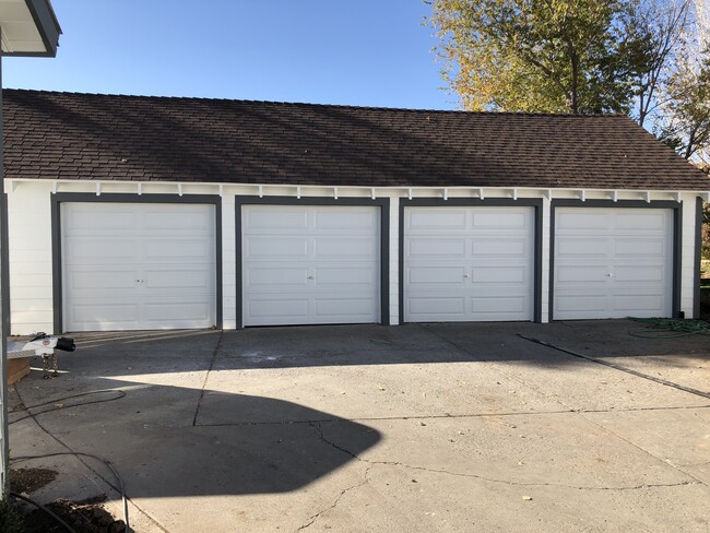 Garage - 1383 Gordon Ave