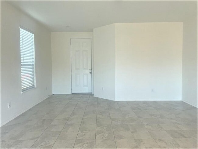 Building Photo - 408 Los Cobos Ln