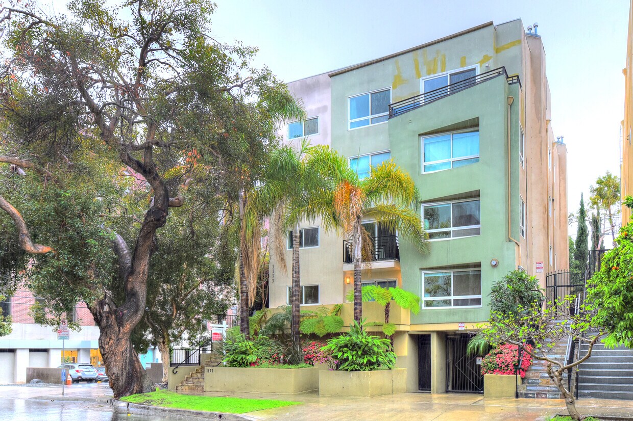 1177 Wellesley Ave Unit 201, Los Angeles, CA 90049 Condo for Rent in