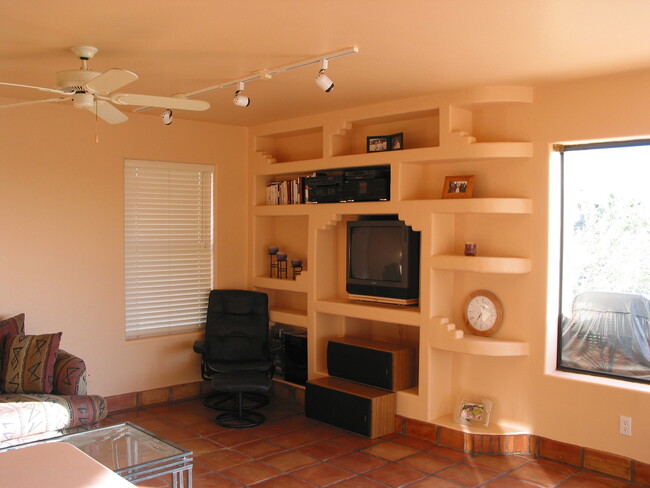 Foto del edificio - UNFURNISHED GREAT SINGLE FAMILY HOME