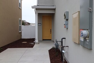 Building Photo - 1713 River Vis