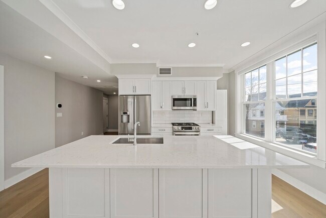 Foto del edificio - 353 Summer St
