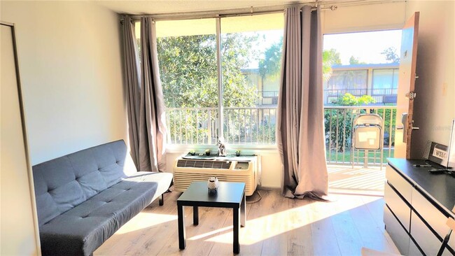 Foto del edificio - 7900 S Orange Blossom Trail