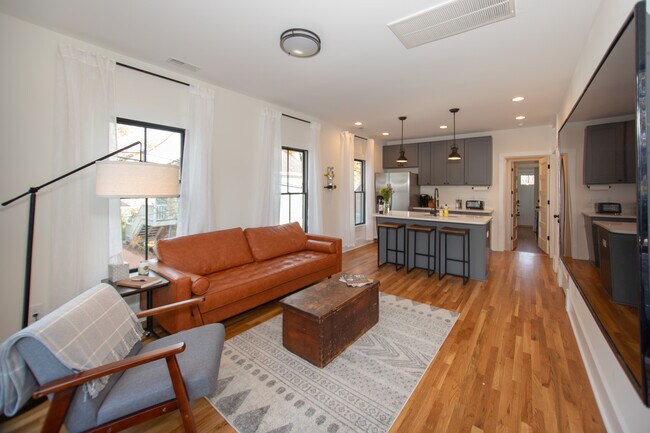 Foto del edificio - 1002 Lamond Ave