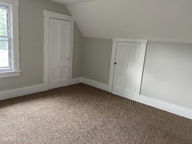 Building Photo - 2 br, 1 bath Apartment - 7 A East Main Street
