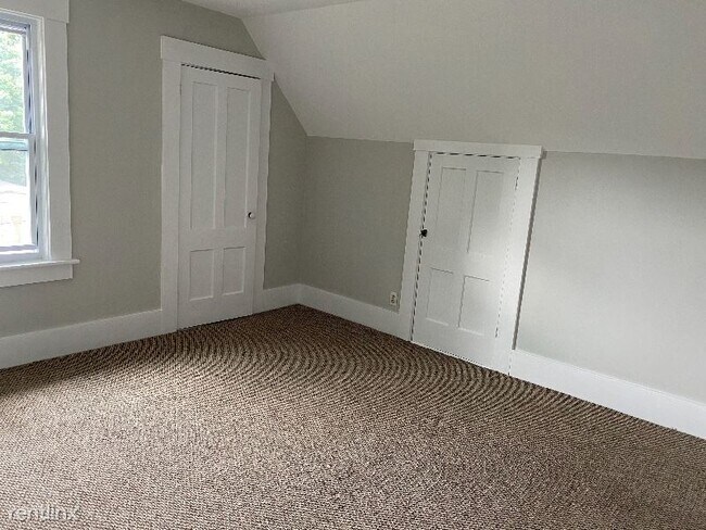 Foto del edificio - 2 br, 1 bath Apartment - 7 A East Main Street