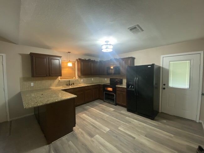 Foto del edificio - 584 Timberline Dr