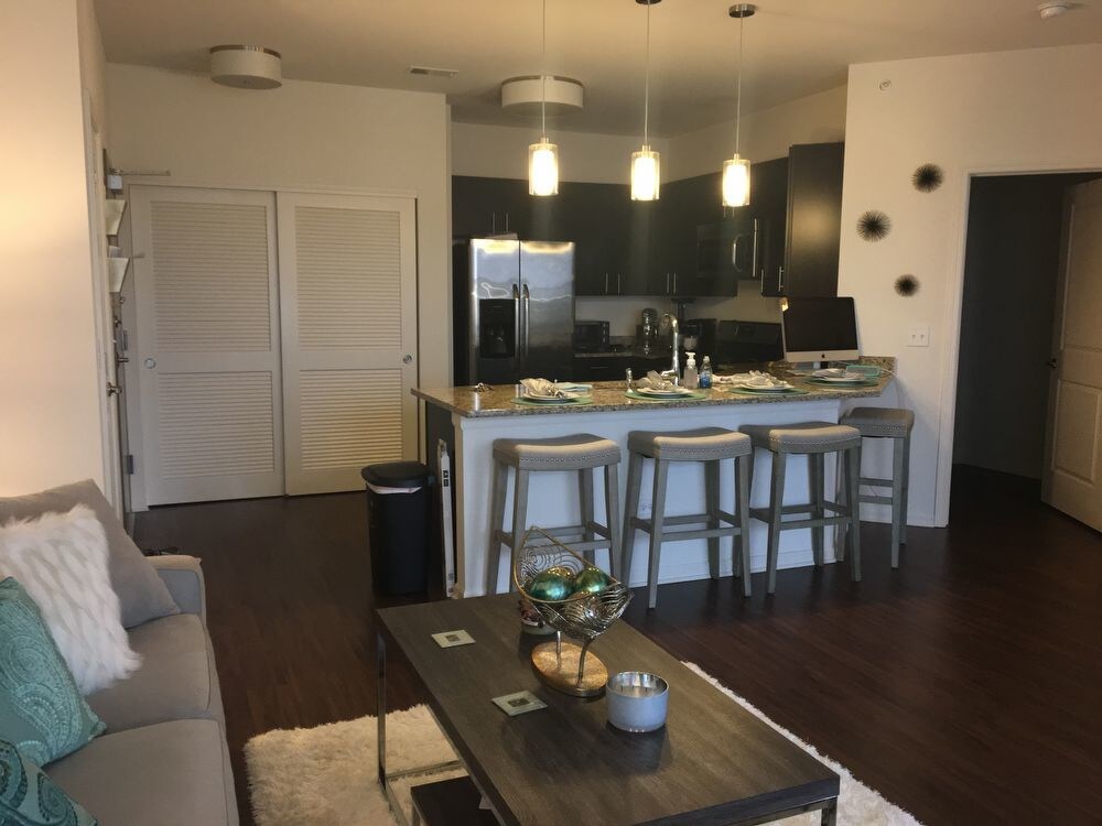 Foto del edificio - 2671 Showplace Dr