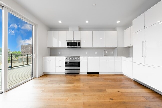 Building Photo - 97 Elmwood St