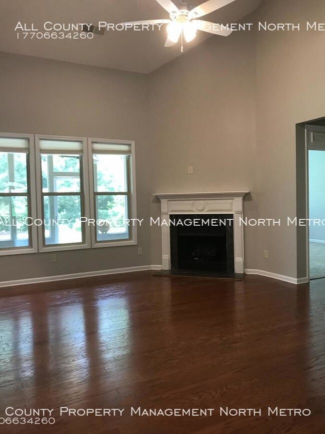 Building Photo - 5475 Kings Hill
