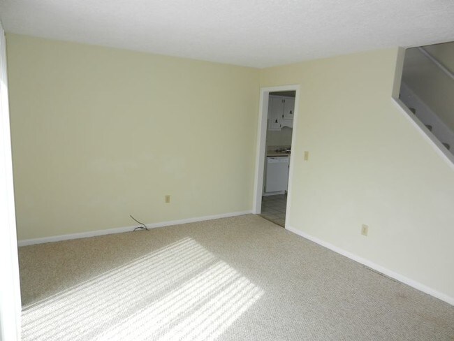 Building Photo - 520 Rainbow St