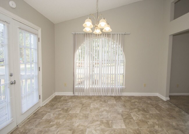 Building Photo - 100 N Trace Ln