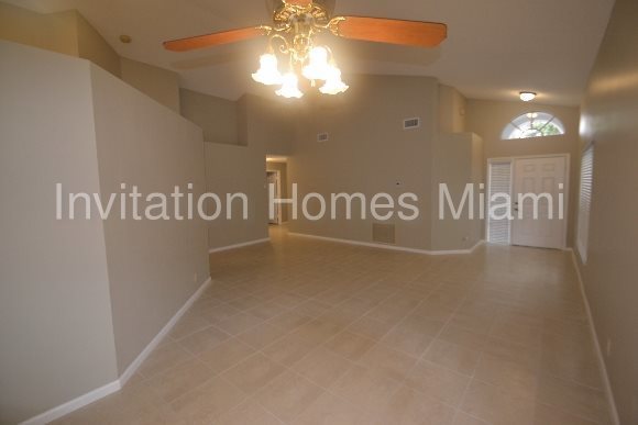 Building Photo - 2925 NW 70th Ave