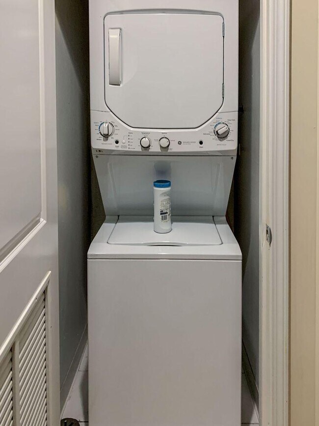 Foto del edificio - 2 bedroom in Chicago IL 60657