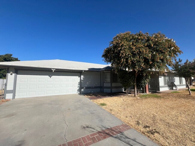 Building Photo - 3 bedroom and 2 bathroom home! Will be ava...