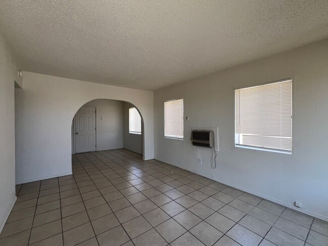 Building Photo - P412