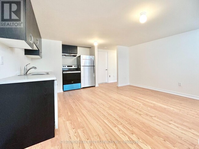 Building Photo - 77 Valleybrook Rd