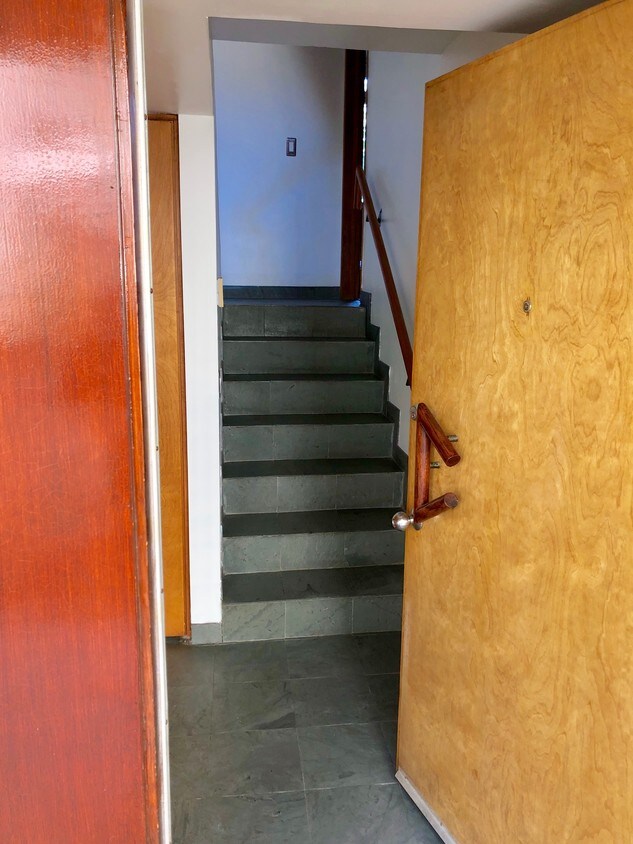 Front Entryway - 2222 6th St