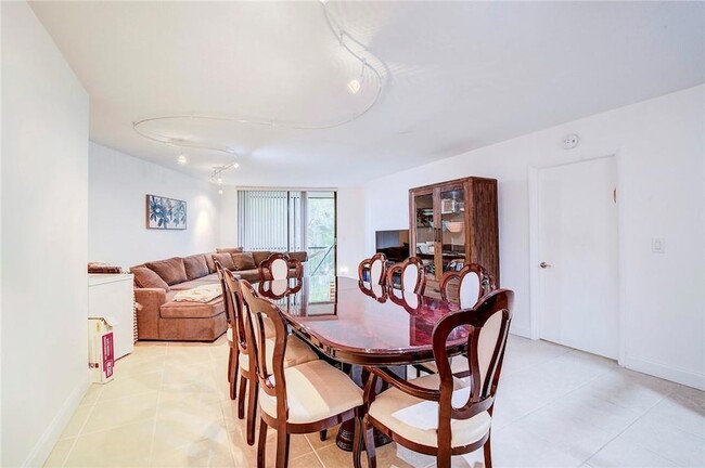 Building Photo - 3800 N Hills Dr