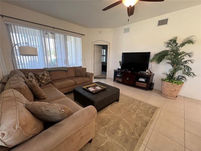 Foto del edificio - 240 West End Dr