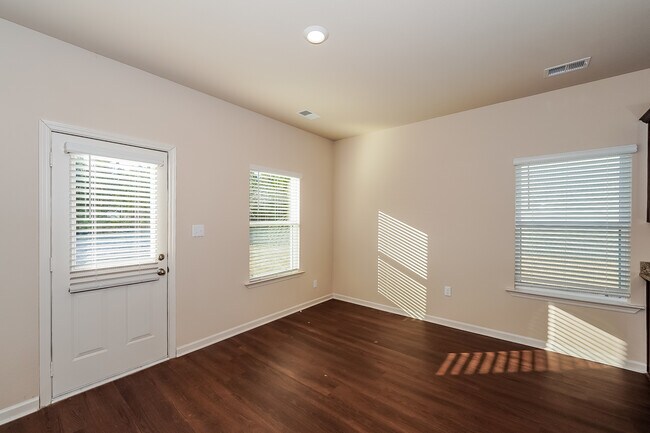 Building Photo - 499 Clover Cir, Springville, AL