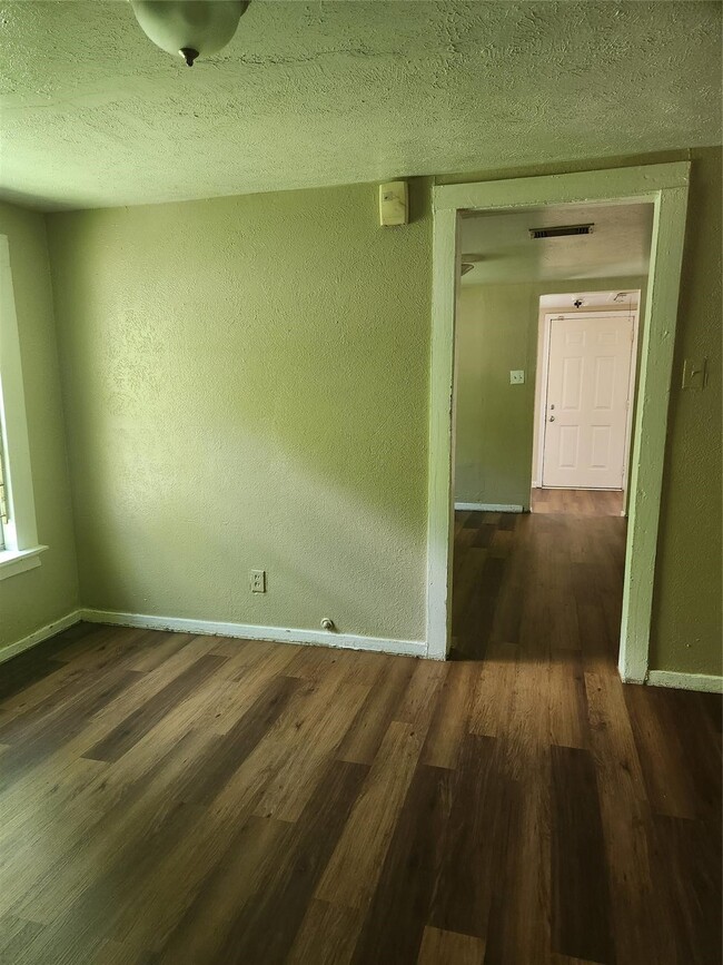 Foto del edificio - 4827 Shreveport Blvd