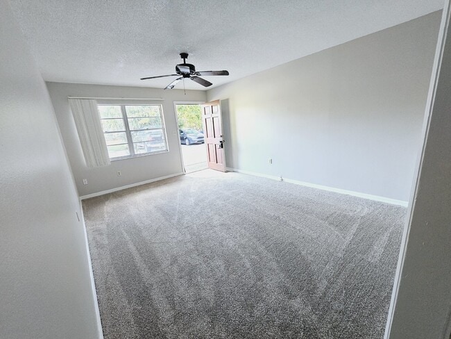 Building Photo - 2 bed 1 bath