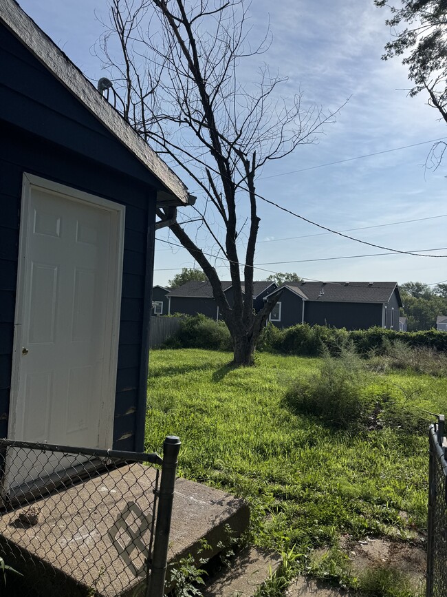 Building Photo - 826 SE Eastgate Dr