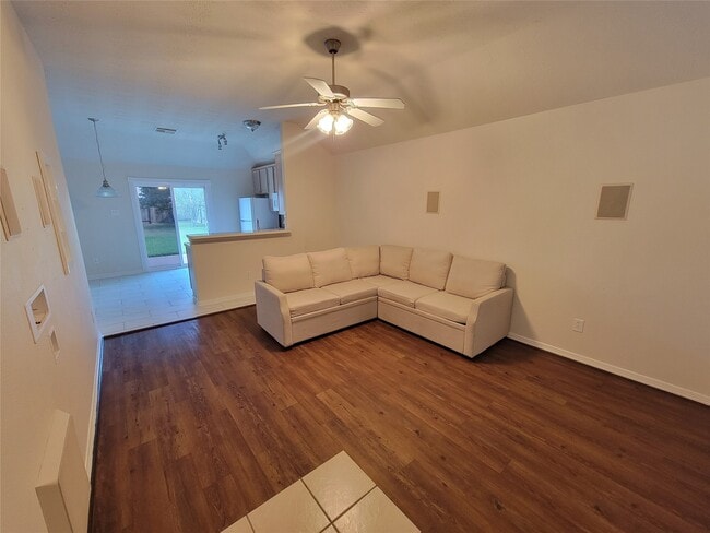 Building Photo - 15010 Sparks Ct